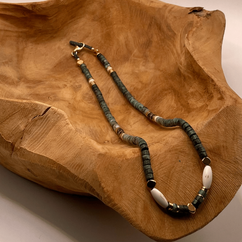 Hossegor - Collier en turquoise africaine, howlite et hématite dorée