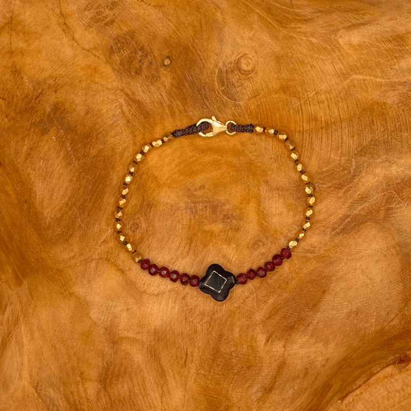 Saint Emilion - Bracelet en grenat, agate noire et plaqué or